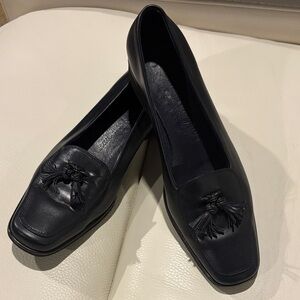 Salvatore Ferragamo Black Leather Tassel Accents Loafers Women's Size: 7B